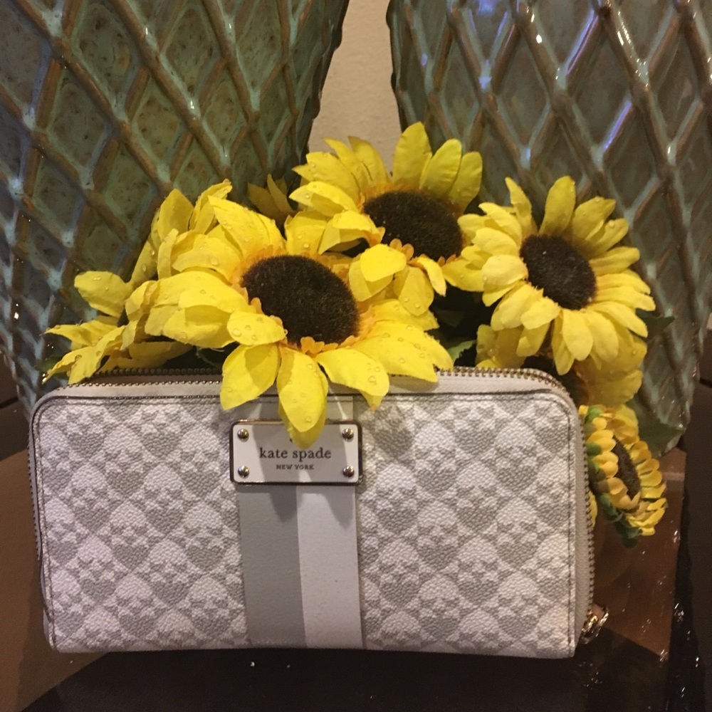 🌻♠️Kate Spade wallet!
